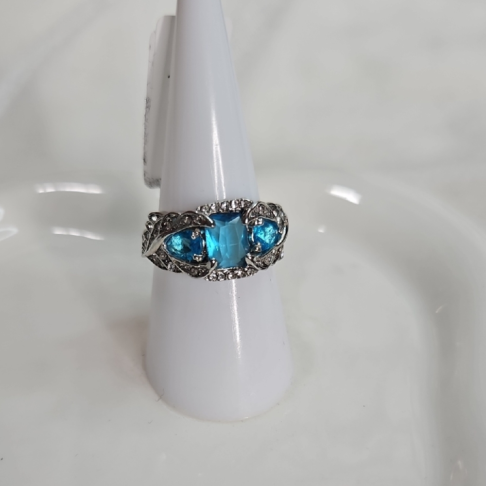 Women's Lake Blue Crystal Rhinestone Fashion Cocktail Ring Silver Plated NWOT - Picture 1 of 6